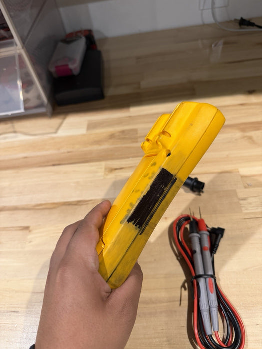 FLUKE 77-IV MULTIMETER W / LEAD SET & CLIPS - SHIPS FAST (TESTED)