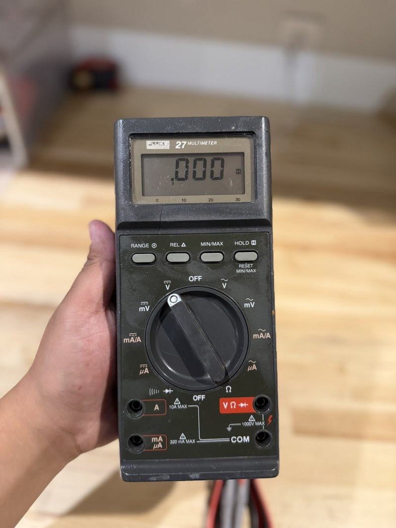 FLUKE 27 DIGITAL MULTIMETER WITH LEADS
