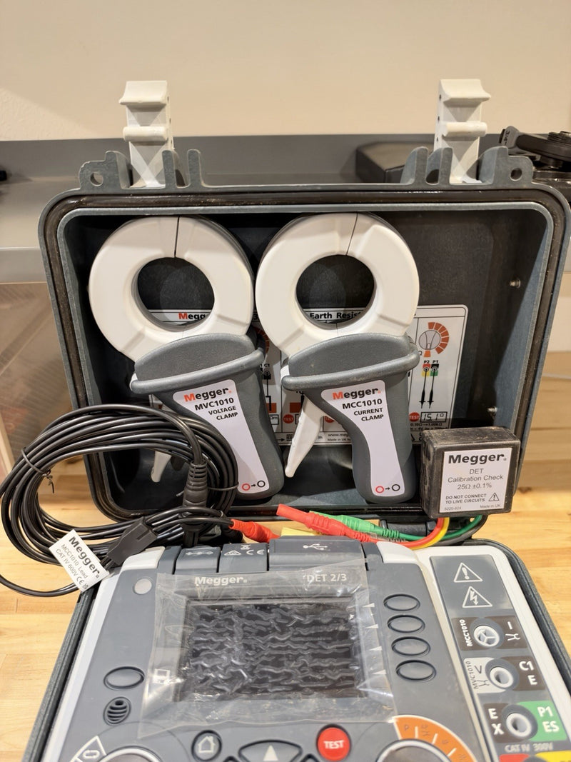 MEGGER DET2/3 GROUND TESTER W/ MCC1010 & MVC1010 CLAMP & LEDS -TESTED SHIPS FAST