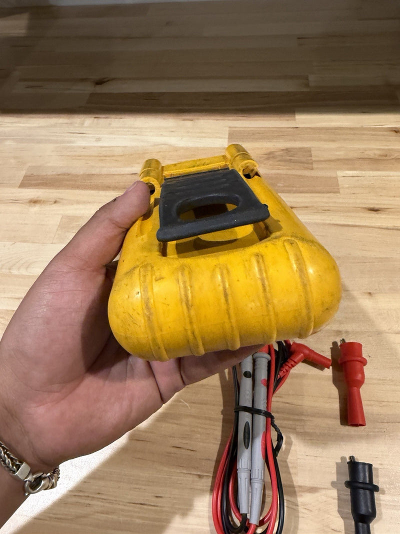 FLUKE 787 PROCESSMETER WITH LEADS & CLIPS FOR PARTS