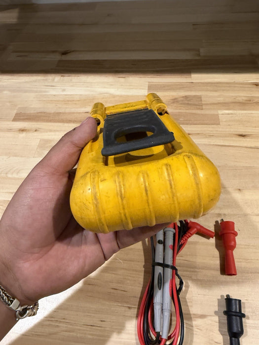 FLUKE 787 PROCESSMETER WITH LEADS & CLIPS FOR PARTS