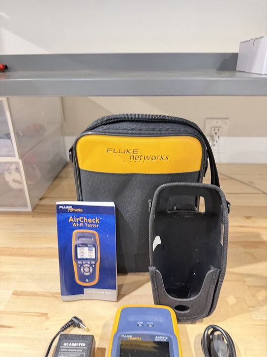 FLUKE NETWORKS AIRCHECK WIFI TESTER WITH CHARGER & BAGE