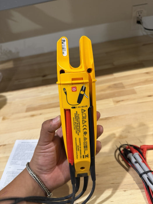 FLUKE T6-1000 PRO ELECTRICAL TESTER FIELDSENSE 1000V AC/DC (NEW SHIPS FAST)