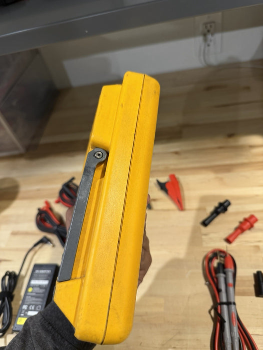 FLUKE 744 DOCUMENTING PRCESS CALIBRATOR W/ LEADS & CHARGER (CALIBRATED 2025)