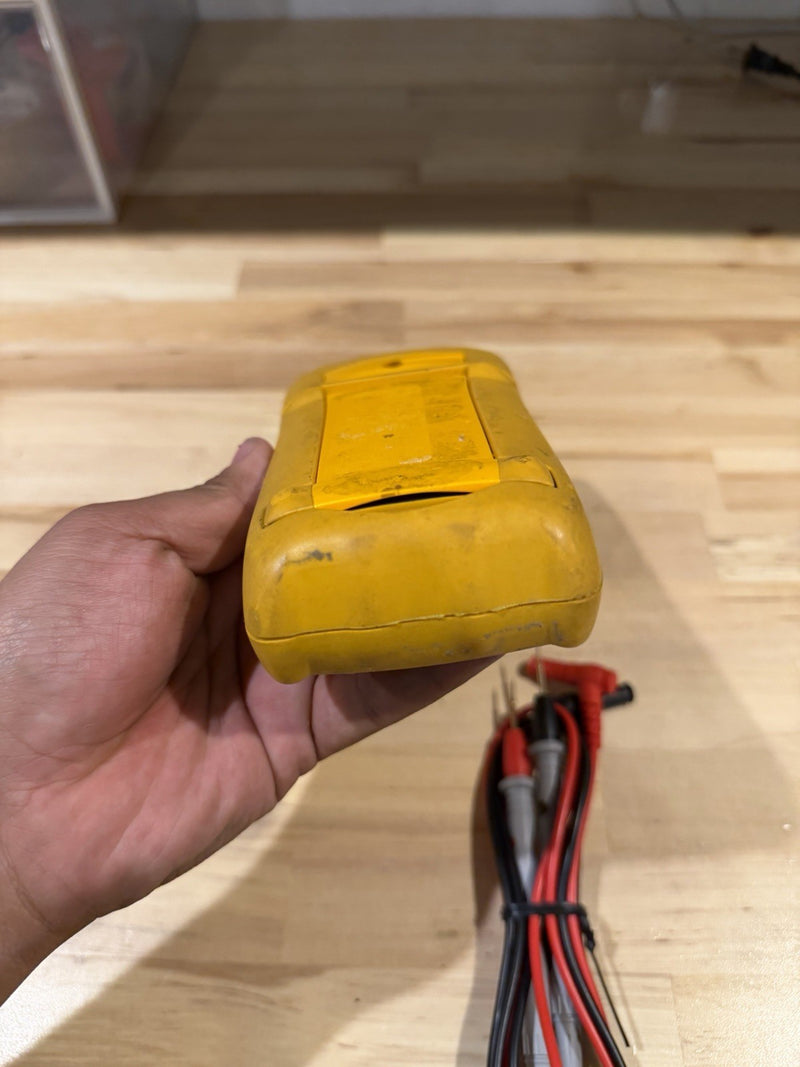 FLUKE 77 III MULTIMETER WITH LEADS TESTED
