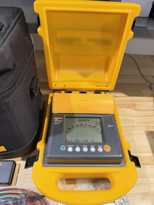 FLUKE 1550 MEGOHMMETER HIGH VOLTAGE INSULATION TESTER (NEW) SHIPS FAST