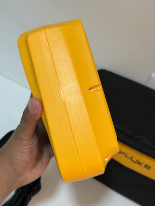 FLUKE 1535 MEGOHMMETER INSULATION TESTER WITHBAG & CHARGER