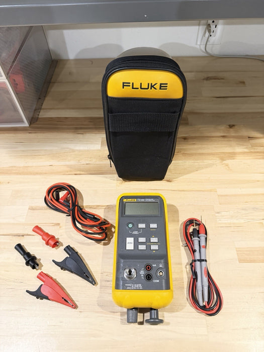 FLUKE 718 30G PRESSURE CALIBRATOR W/ LEADS & BAG (FREE SHIPPING) TESTED