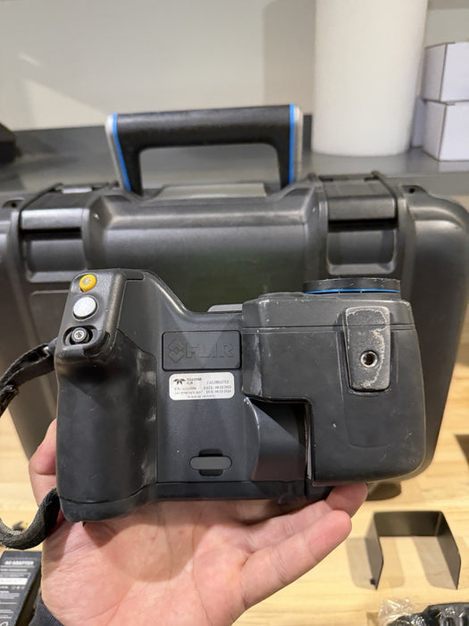 FLIR T440 THERMAL IMAGING CAMERA W/ ACCESSORIES & CASE (TESTED) FREE SHIPPING