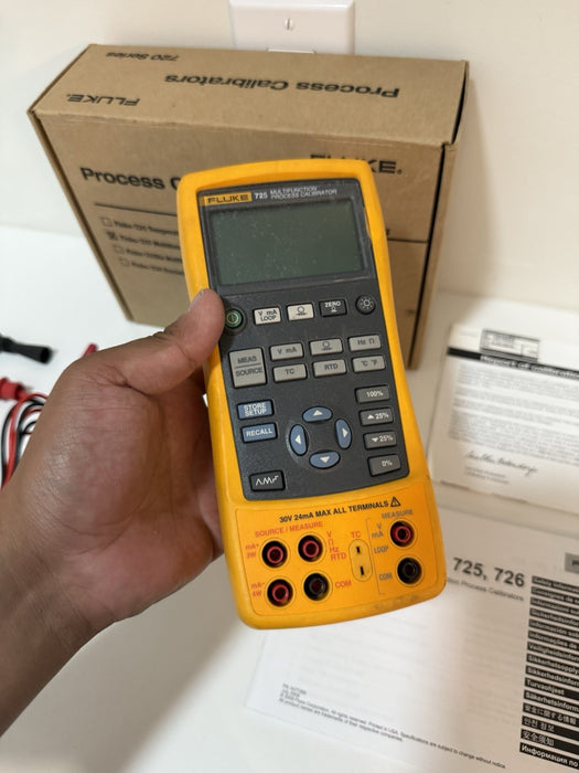 FLUKE 725 MULTIFUNCTION PROCESS CALIBRATOR WITH ACCESSORIES TESTED