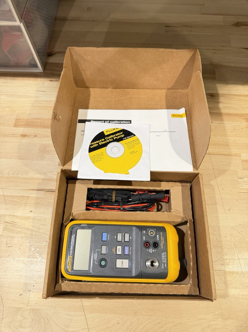 FLUKE 719 30G PRESSURE CALIBRATOR KIT W/ LEADS  (TESTED) NEW