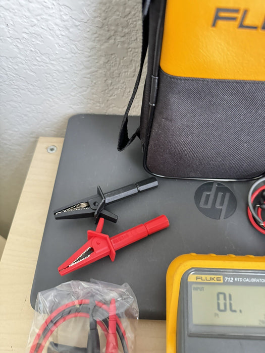 FLUKE 712 RTD PROCESS CALIBRATOR WITH ACCESSORIES & BAG TESTED