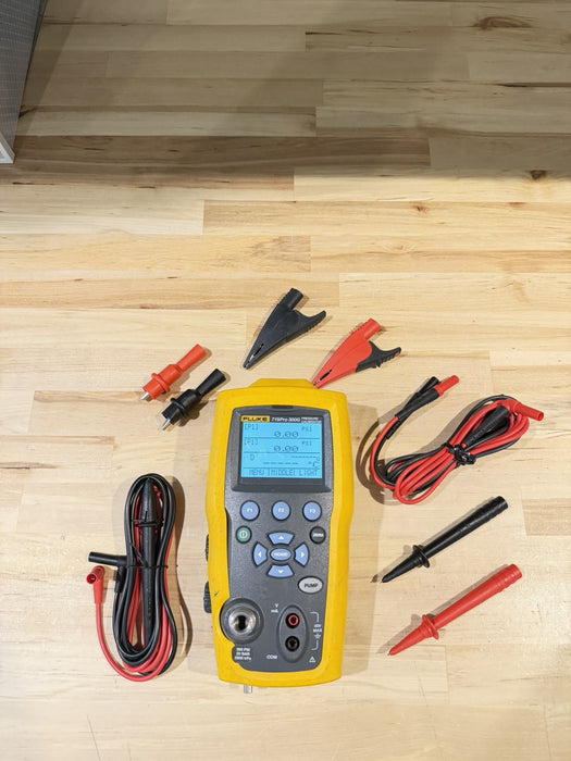 FLUKE 719 PRO 300G ELECTRIC PRESSURE CALIBRATOR W/ ACCESSORIES (SHIPS FREE)