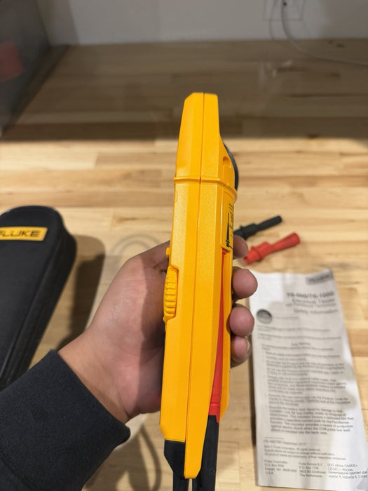 FLUKE T6-1000 ELECTRICAL TESTER WITH BAG & CLIPS TESTED