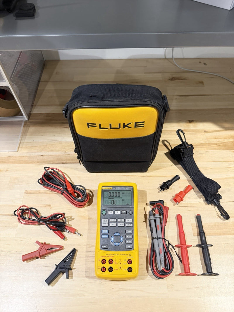 FLUKE 725 MULTIFUNCTION PROCESS CALIBRATOR WITH BAGLEADS & CLIPS