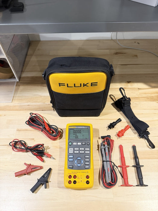 FLUKE 725 MULTIFUNCTION PROCESS CALIBRATOR WITH BAGLEADS & CLIPS