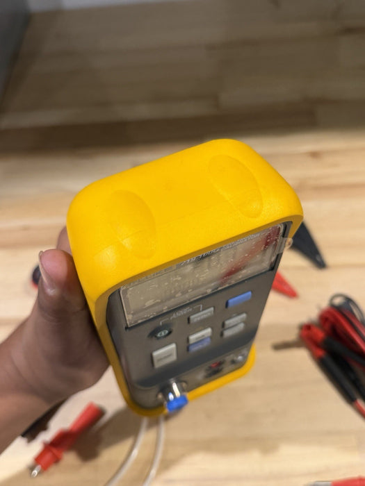FLUKE 719 100G PRESSURE CALIBRATOR W/ LEADS & EXTRAS (TESTED) PERFECT CONDITION