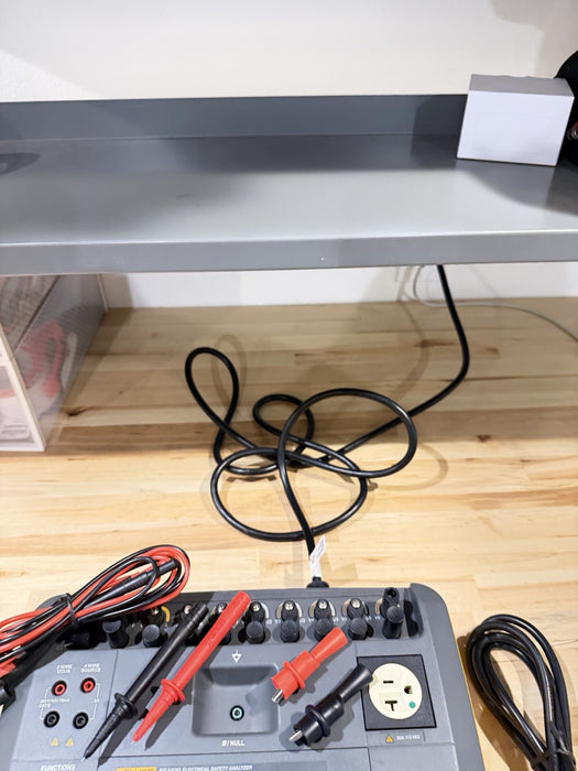 FLUKE ESA620 BIOMEDICAL ELECTRICAL SAFETY ANALYZER WITH CHARGER & LEADS