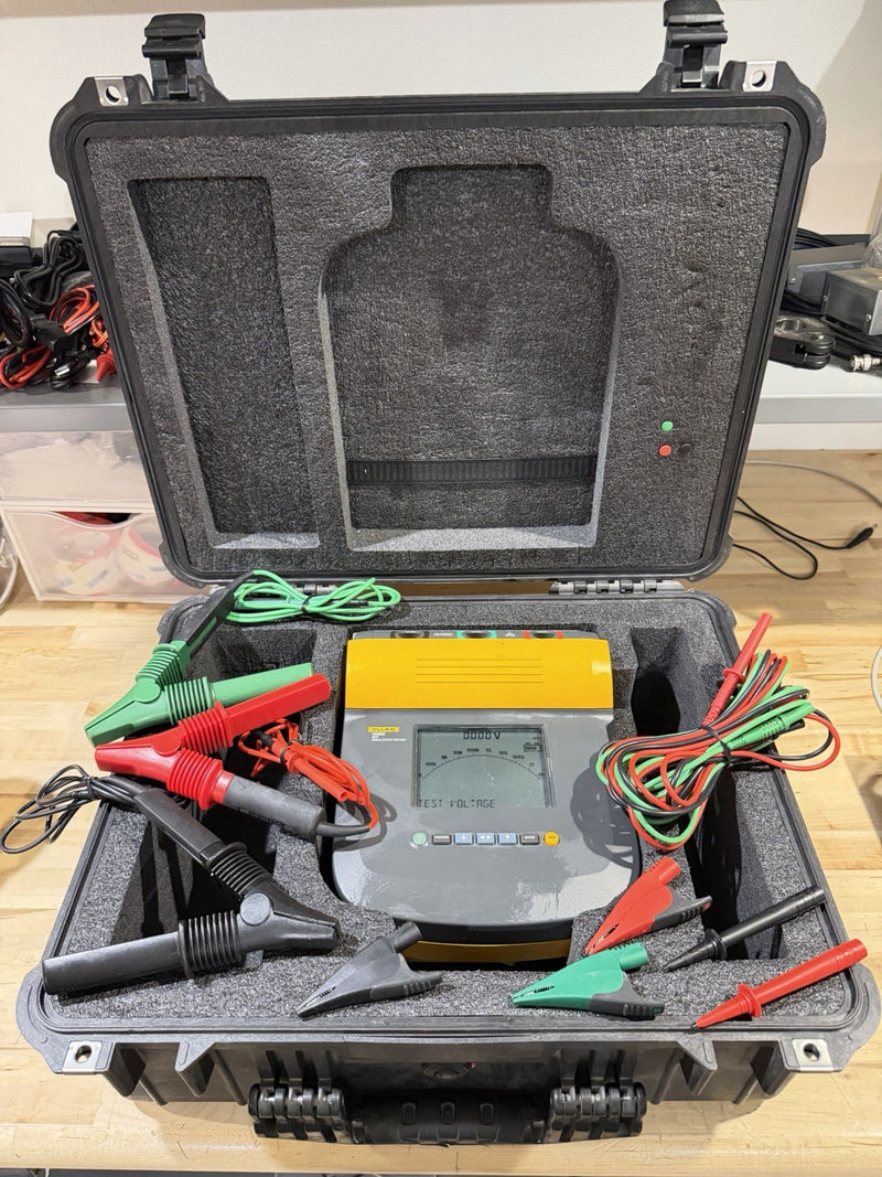 FLUKE 1550C 5KV INSULATION TESTER W LEADS & CASE - FREE SHIPPING