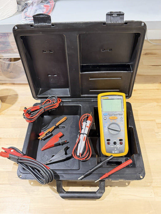 FLUKE 1507 INSULATION MULTIMETER WITH LEADS & CLIPS