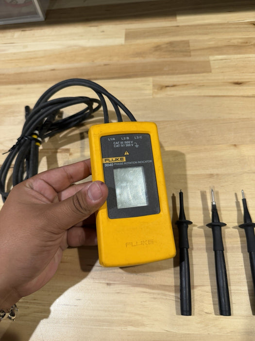 FLUKE 9040 DIGITAL PHASE ROTATION INDICATOR METER TESTED