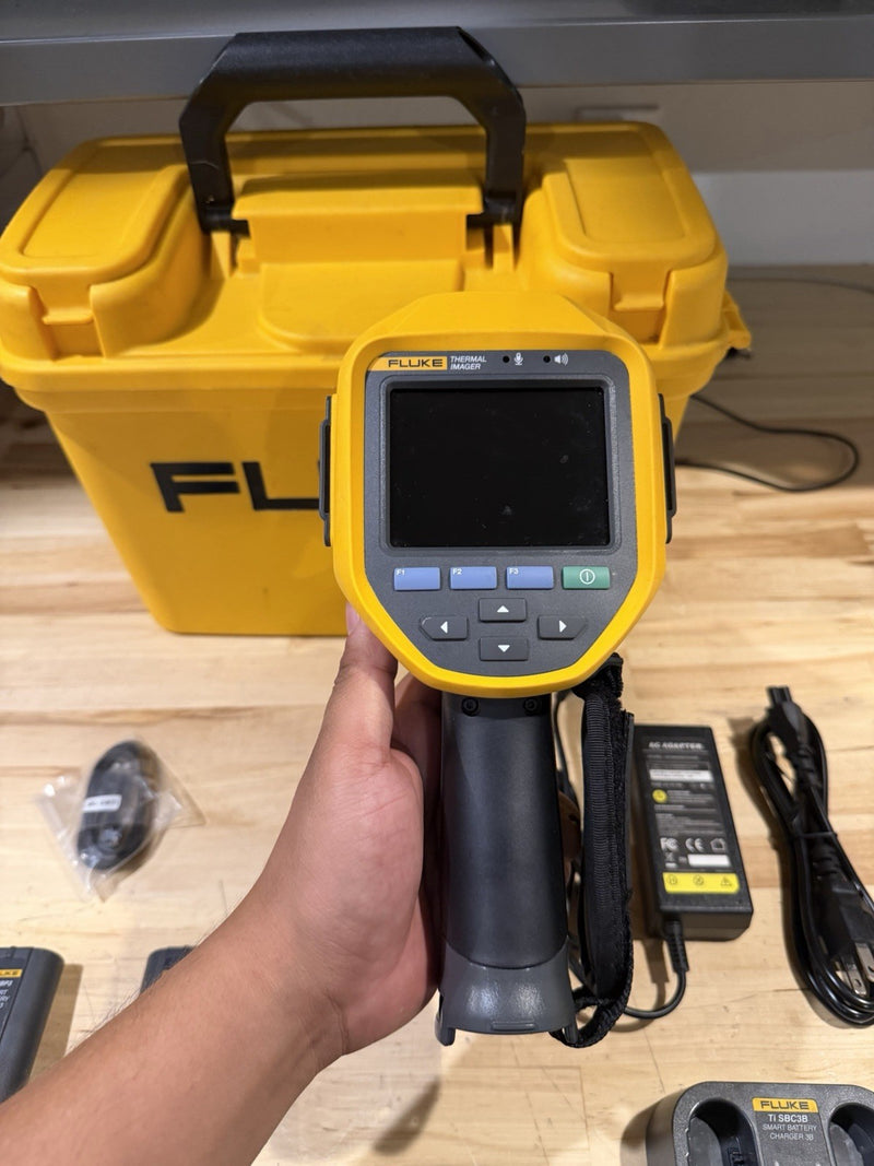 FLUKE TI480PRO IR CAMERA 60HZ, 640 X 480 , 2 BATTERIES W/ CHARGE & CASE -TESTED