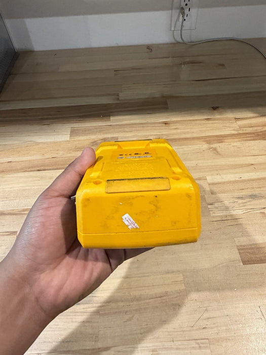 FLUKE PROSIM 4 VITAL SIGNS SIMULATOR (NO BATTERY) READ DESCRIPTION / FOR PARTS