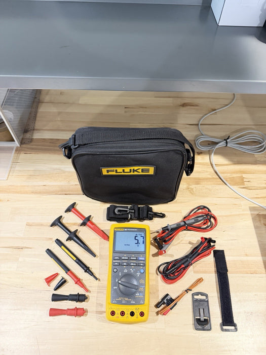 FLUKE 789 PROCESS METER W/ ACCESSORIES (TESTED) EXCELLENT CONDITION