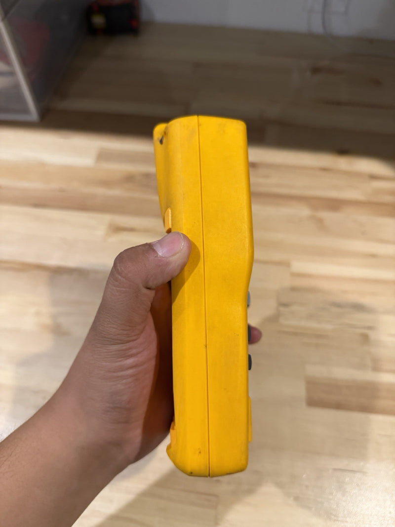 FLUKE 714B THERMOCOUPLE CALIBRATOR FOR PARTS