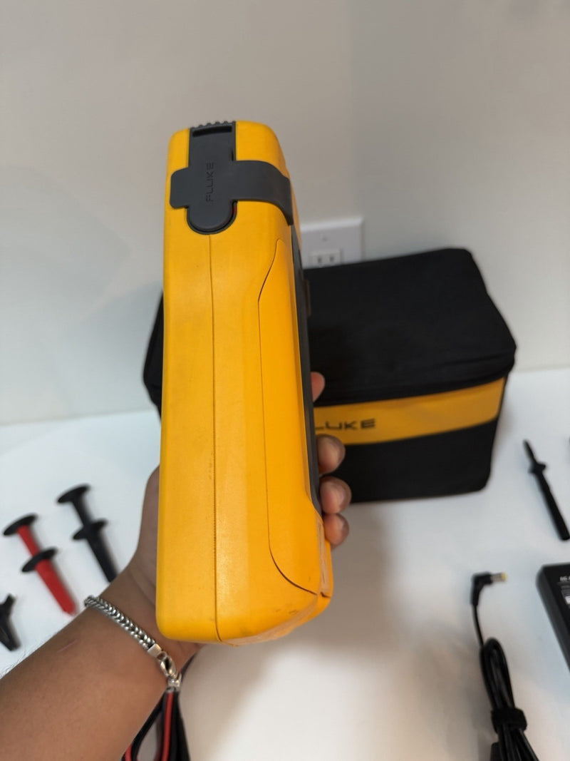 FLUKE 753 DOCUMENTING PROCESS CALIBRATOR WITH ACCESSORIES TESTED