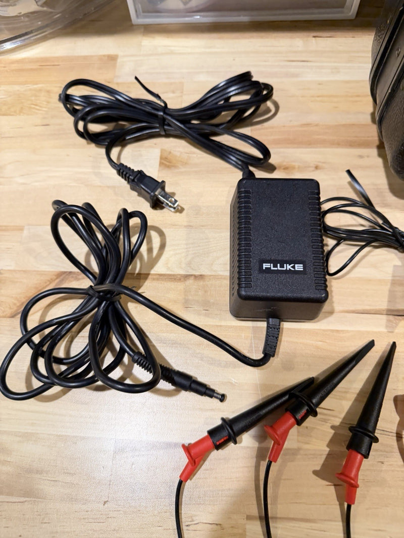 FLUKEE 199C 200MHZ 2.5GS/S SCOPEMETER COLOR WITH ACCESSORIES TESTED