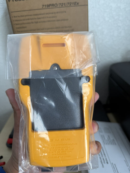 FLUKE 721-1603 DUAL SENSOR PRESSURE CALIBRATOR 16 PSIG 300 PSIG MFD 2024