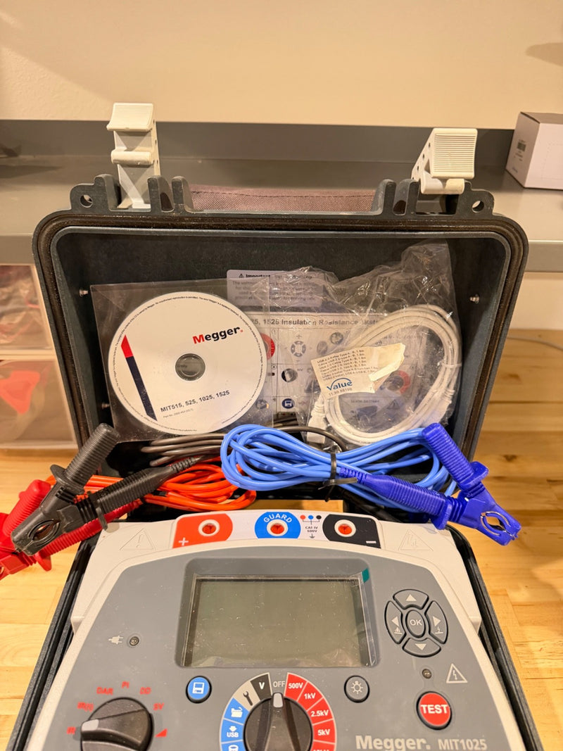 MEGGER MIT1025 10KV INSULATION TESTER WITH CHARGER & LEADS