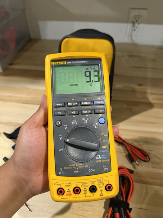 FLUKE 789 PROCESSMETER WITH LEADS & CLIPS TESTED