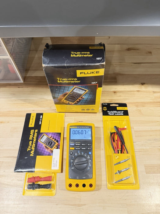 FLUKE 187 TRUE RMS MULTIMETER W/ LEADS & CLIPS  (NEW SEALED) TESTED - RARE
