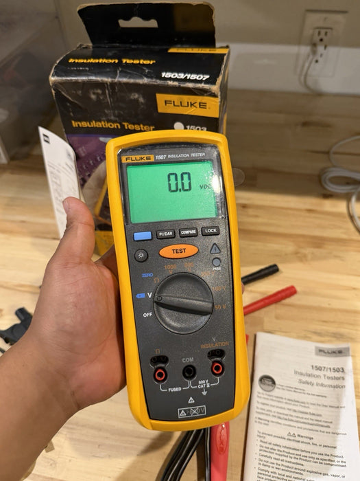 FLUKE 1507 INSULATION MULTIMETER W/ LEADS & CLIPS - SHIPS FAST (NEW)