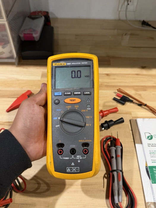 FLUKE 1507 INSULATION MULTIMETER W/ LEADS & CLIPS - SHIPS FAST