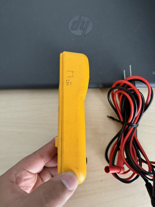 FLUKE 7-300 ELECTRICAL TESTER WITH LEADS