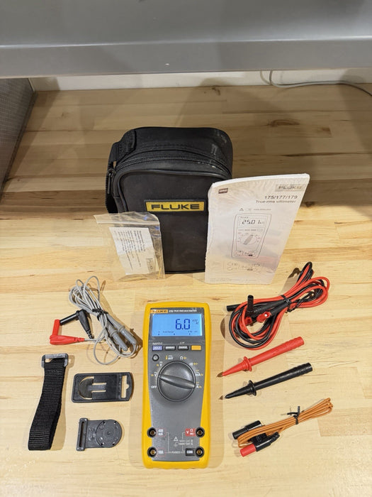 FLUKE 179/EDA2 MULTIMETER COMBO KIT W/ BAG & ACCESSORIES - TESTED