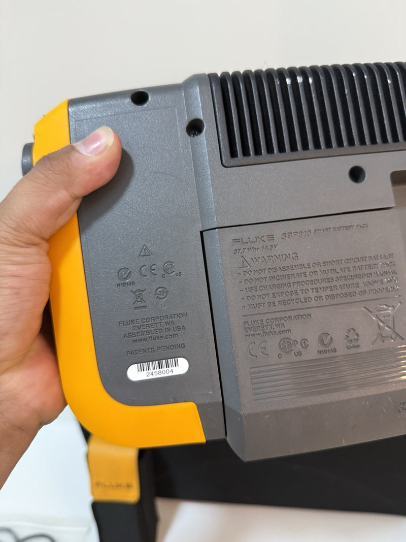 FLUKE 810 VIBRATION TESTER WITH TACHOMETER & TRIAXIAL ACCELEROMETER & CASE TESTED
