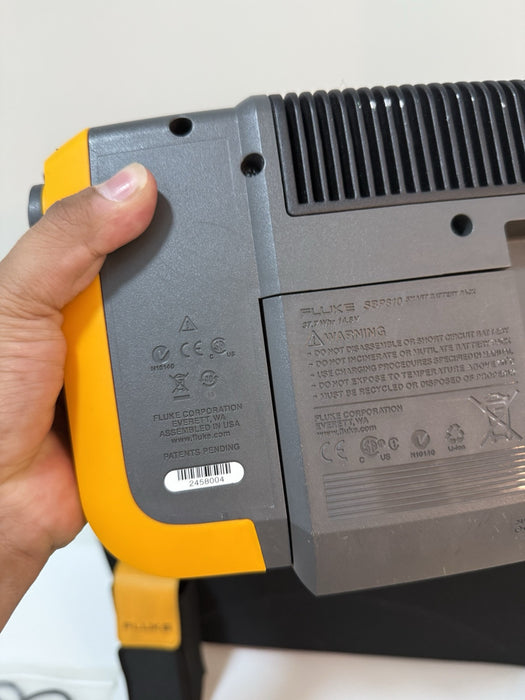 FLUKE 810 VIBRATION TESTER WITH TACHOMETER & TRIAXIAL ACCELEROMETER & CASE TESTED