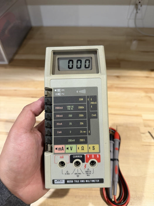 FLUKE 8026B TRUE RMS MULTIMETER W/ LEADS & CLIPS (TESTED) SHIPS FAST
