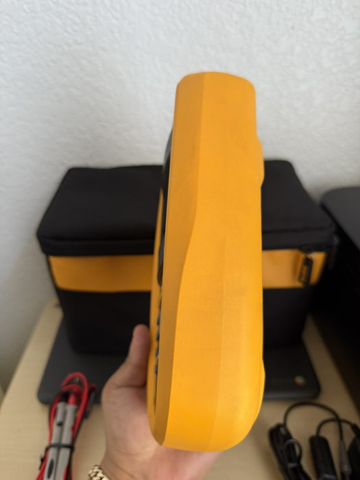 FLUKE 830 LASER ALIGNMENT TOOL WITH BAG & CHARGER INCLUDED