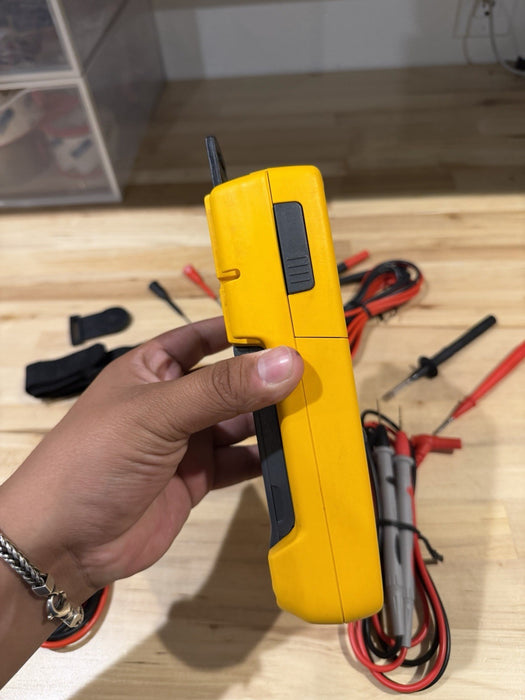 FLUKE 233 REMOTE DISPLAY AUTOMOTIVE DIGITAL  MULTIMETER KIT (FREE SHIPPING)