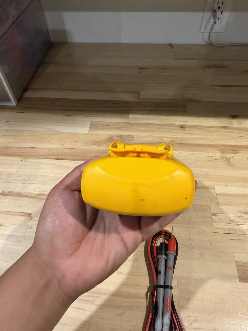 FLUKE 714 THERMOCOUPLE CALIBRATOR WITH ACCESSORIES