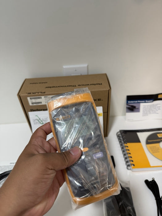 FLUKE 1524 REFERENCE THERMOMETER W/ PROBE & BAG (TESTED) FREE SHIPPING