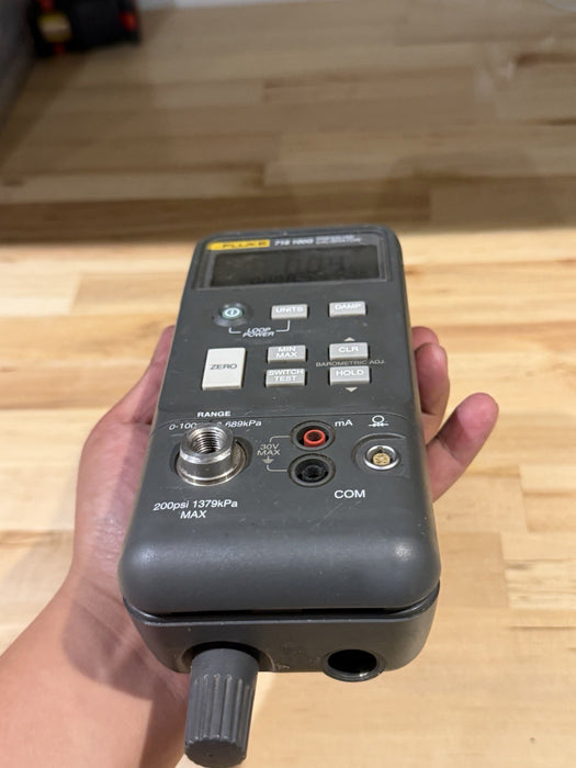 FLUKE 718 100G PRESSURE CALIBRATOR (FREE SHIPPING) TESTED