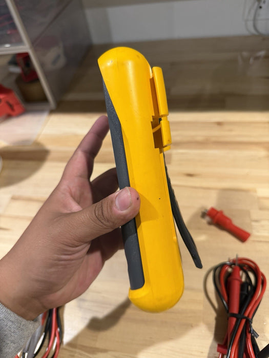FLUKE 787 PROCESS METER WITH LEADS & CLIPS EXCELLENT CONDITION