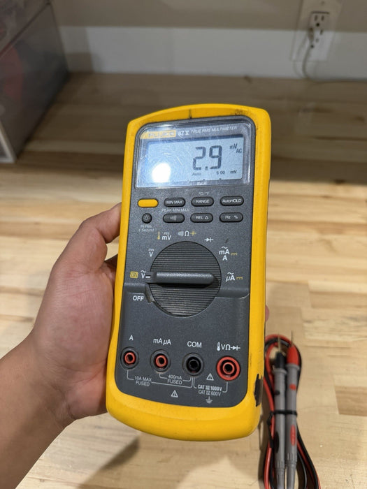 FLUKE 87V TRUE RMS MULTIMETER W/ LEADS (TESTED) SHIPS FAST