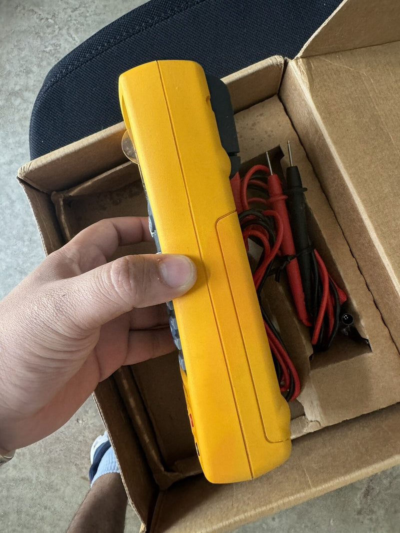 FLUKE 725 MULTIFUNCTION PROCESS CALIBRATOR WITH BOX USED